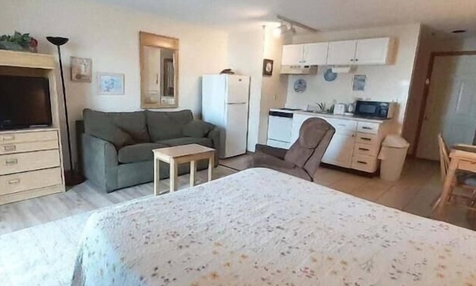 Wells Beach Copropriété | Steps from Wells Beach, Bellevue by the Sea is perfect for your Maine vacation
