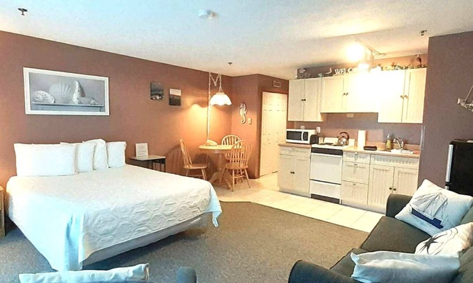 Wells Beach Copropriété | Steps from Wells Beach, Bellevue by the Sea is perfect for your Maine vacation