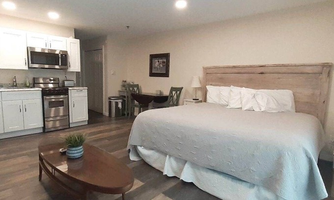 Wells Beach Copropriété | Steps from Wells Beach, Bellevue by the Sea is perfect for your Maine vacation