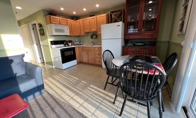 Wells Beach Copropriété | Steps from Wells Beach, Bellevue by the Sea is perfect for your Maine vacation