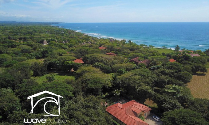 Playa Negra Villa | Villa de vacances 6-Bd avec piscine dans une communauté fermée. Étapes vers un spot de surf légendaire