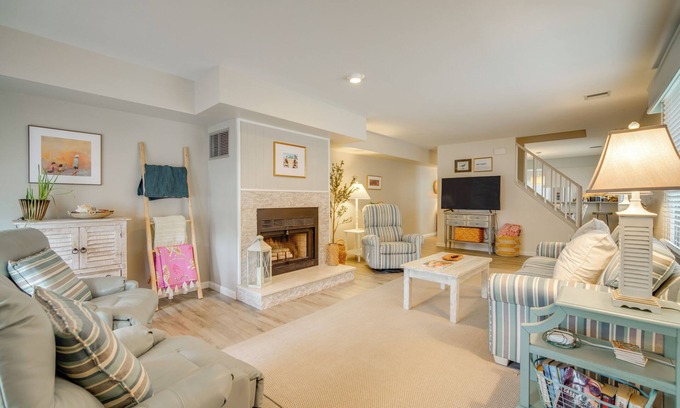 South End Maison | Steps to Beach: Townhome w/ Balcony in Ocean City