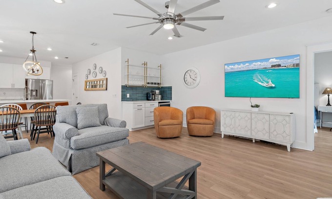 Village of Sugar Beach Cottage | *Steps to Beach* Fully Remodeled Single-Level Home - Golf Cart + Bikes