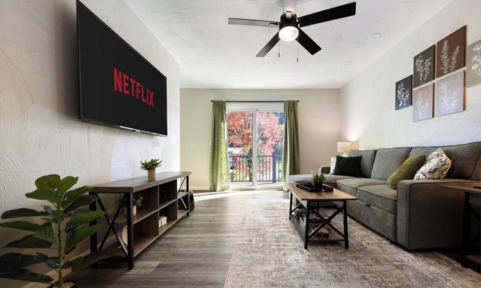 Tarrs Appartement | Steps to Bella Terra | Pet Friendly | Fire Pit