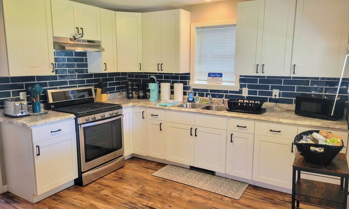 Ottawa Maison | Steps to downtown, Pet friendly, by Starved Rock!