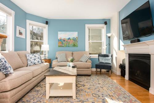 Newburyport Maison | Steps to Downtown Rooftop Deck Flexible Temp Stay