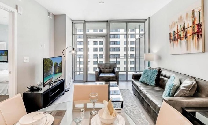 Woodmont Triangle Appartement | Steps to Metro | Full Kitchen + W/D | Near Chevy Chase| by GLS