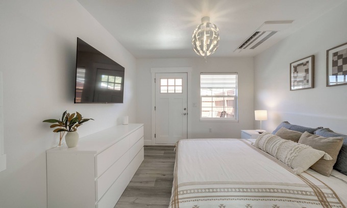 Soap Lake Appartement | Steps to Soap Lake: Studio Stay w/Patio!