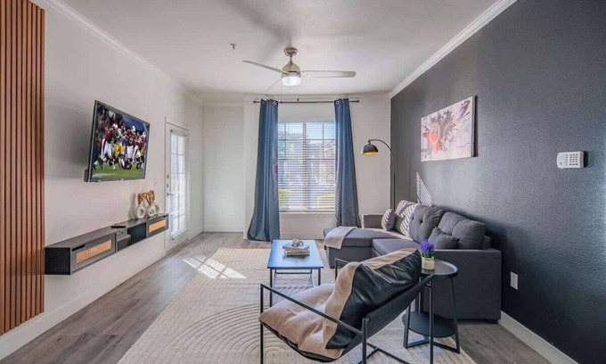 Glendale Sports and Entertainment District Appartement | Deluxe 1BD| West Gate+Stadium+KingBed+Gym+Parking