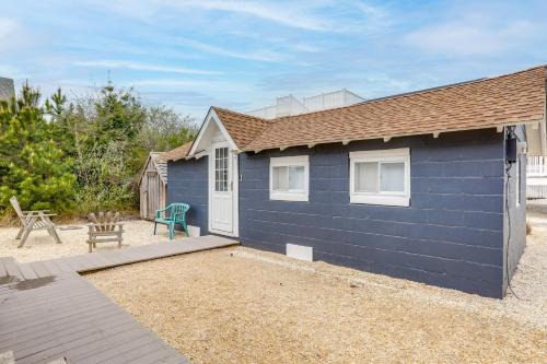 Surf City Maison | Steps to Surf City Beach Pet-Friendly Cottage!