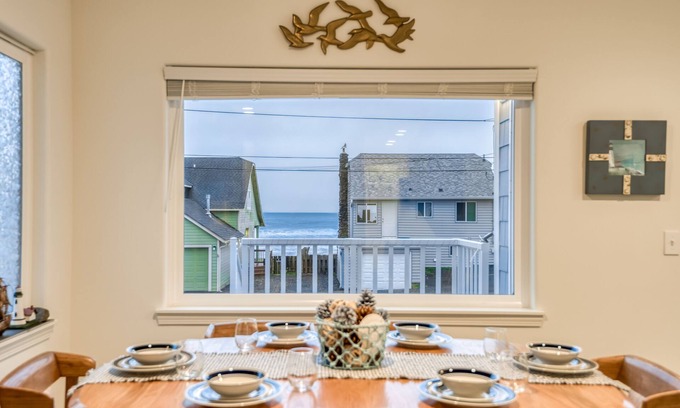 Nelscott Maison | Steps to the beach, ocean view, deck, BBQ, pet friendly with a fenced in yard
