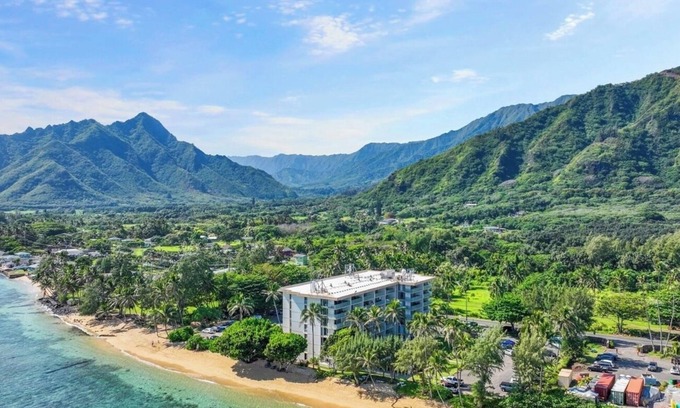 Punaluu Appartement | Steps to the ocean: Beachfront King Bed WiFi + Parking