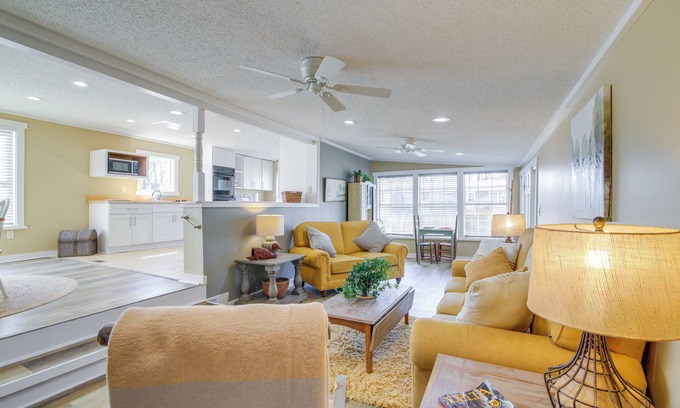 Tunica Cabine | Steps to Tunica Lake: Outdoor Retreat w/ Fire Pit