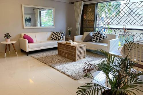 Pali Hill Appartement | Sterling 401, off Carter Road, Bandra West by Connekt Homes