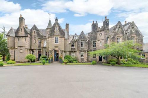 Birnam Appartement | Stewart Apartment - A unique Apartment in countryside park with WIFI and access to bar and pool