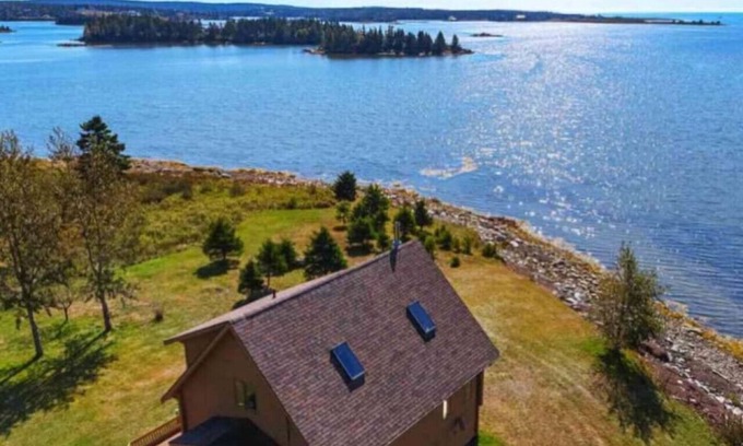 Halifax County Maison | 3-bedroom house in Musquidobit Harbour
