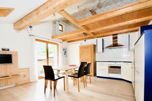 Vals Appartement | Stilvolle Dachwohnung für 4 im Thermenort Vals
