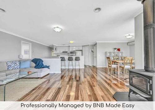 Llanarth Maison | Stinson House - 9 Mins to Racetrack, Serene Escape