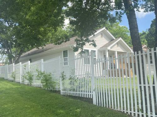 Fort Worth Maison | StockYards! Less than 4 minutes-Sleeps 8-Lee House