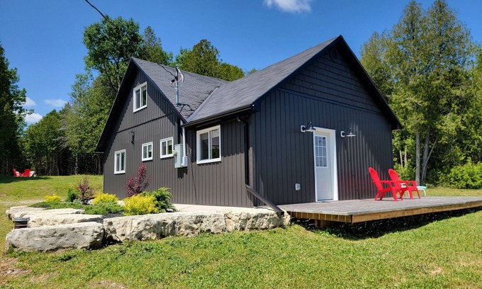 Stokes Bay Cottage | Stokes Bay Getaway near Tobermory & Lions Head permit#STA-2024-63