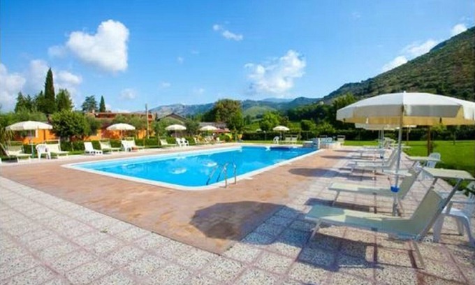 Sermoneta Appartement | Les chambres peintes: Appartement « Sermoneta » à la cour médiévale, l'utilisation Piscin