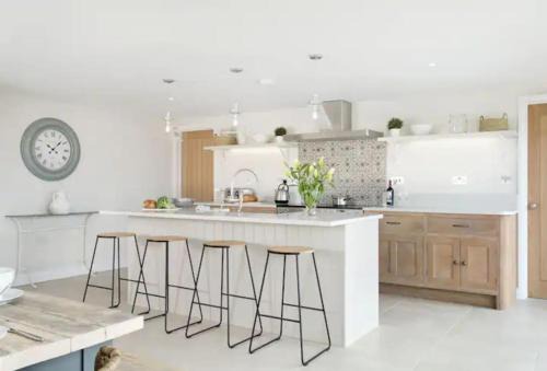Condicote Maison | Stone Barn, contemporary barn conversion