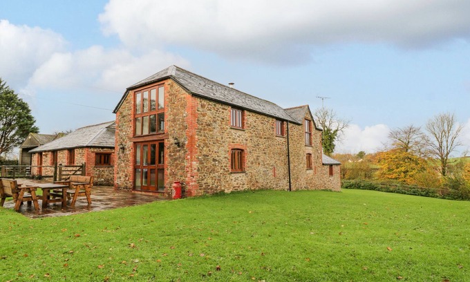 Clawton Maison | STONE BARN, pet friendly, character holiday cottage in Holsworthy