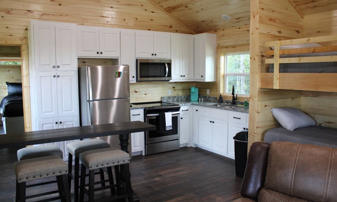 Shreveport Cabine | Stone Cabin with Hot Tub & Spectacular View at God's Country Resort