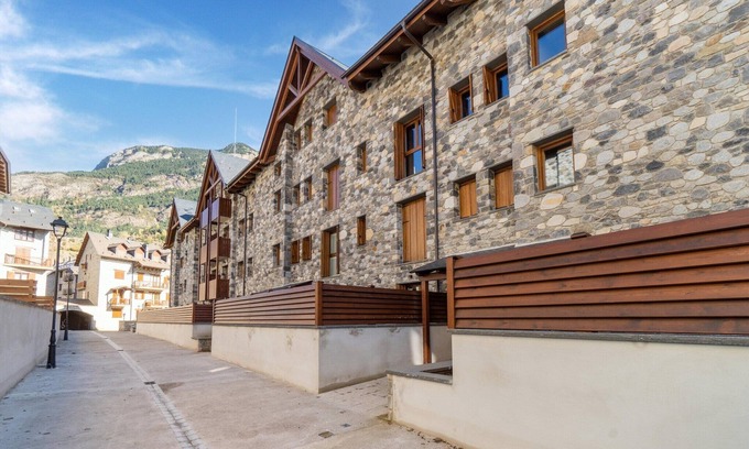 Benasque Appartement | Appartement à Benasque avec cheminée à gaz