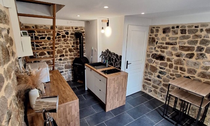 Roz-sur-Couesnon Maison | Stone cottage with private garden, in a quiet location, on the Mont-Saint-Michel bay