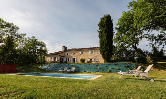 Gondrin Maison | Gîte en pierre avec piscine au calme - Lits king size & Vue sur les pyrénées