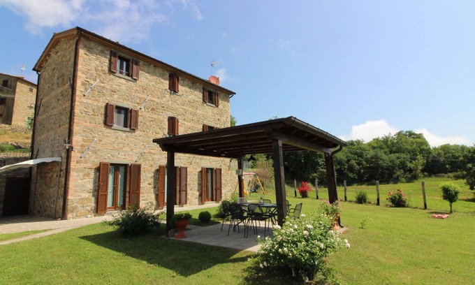 Bivio Lugnano Villa | Ferme en pierre d'origine paysanne, située dans une position panoramique et isolée à la frontière en