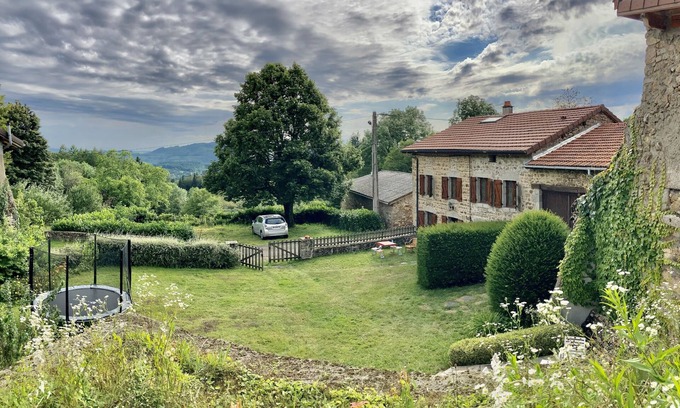 Saint-Victor-Montvianeix Maison | Maison en pierre avec jardin au calme idéale pour familles et randonneurs