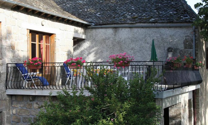 Florentin-la-Capelle Maison | Stone house "la Terrasse" in peaceful hamlet between AUBRAC and VALLÉE DU LOT
