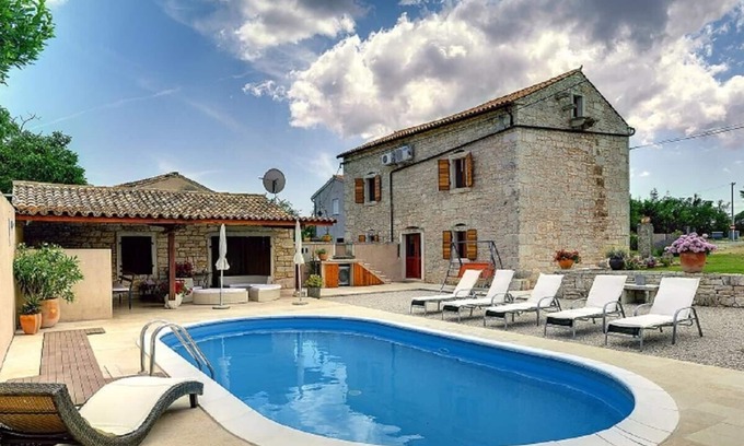 Hreljici Maison | Maison en pierre, à 5 km de la plage, piscine privée, 8 personnes, WiFi gratuit, terrasse, barbecue