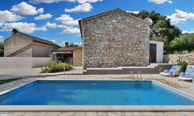 Galizana Maison | Maison en pierre avec air conditionné et barbecue