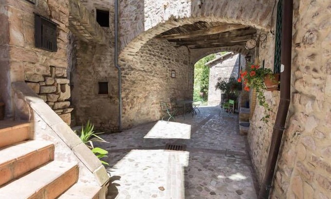 Messenano Maison | maison en pierre dans une petite tour médiévale près de SPOLETO