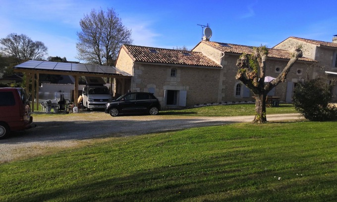 Villegouge Maison | Maison en pierre, grande piscine chauffée et spa, entre Bordeaux et St Emilon