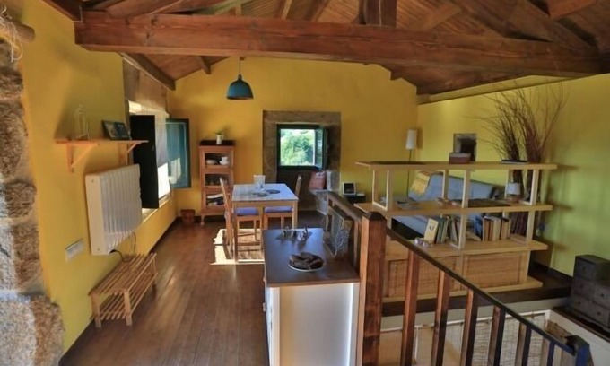 A Caniza Cottage | Maison en pierre à côté d'un vignoble pour 2 personnes. Animaux acceptés.