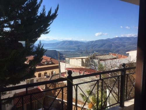 Delfoi Appartement | Stone House Overlooking the DELPHIC LANDSCAPE - SEA