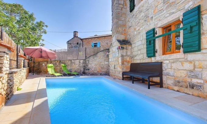 Rezanci Maison | Maison en pierre avec piscine privée et grande