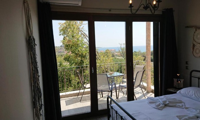 Nea Potidaia Appartement | Stone house with seaview
