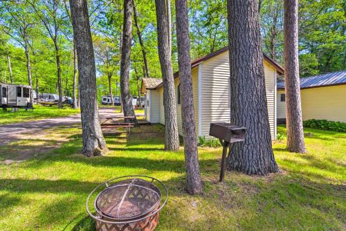 Stone Lake Maison | Stone Lake Cabin Grill and Access to Fishing!