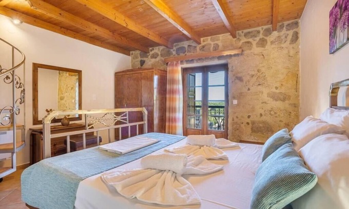 Platanias Villa | Stone maisonette villa with private pool in th...