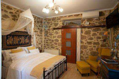 Korinthos Maison | Stone suite in the center of Corinth