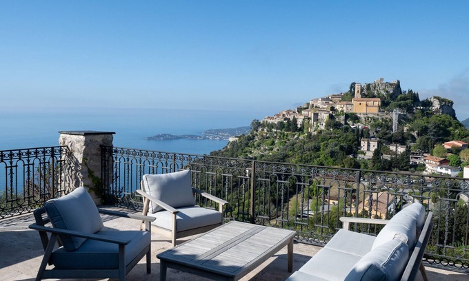 Eze Villa | Stone villa facing Èze Village