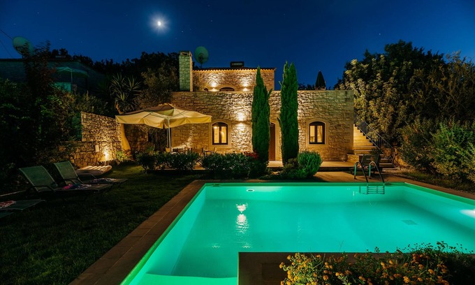 Atsipópoulon Villa | Luxueuse villa en pierre avec piscine et vue sur la mer (permis de location)