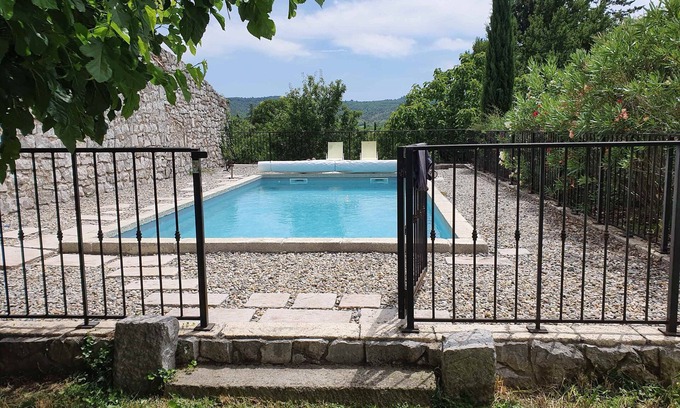 Chauzon Maison | Maison de village en pierre avec Piscine et jardin