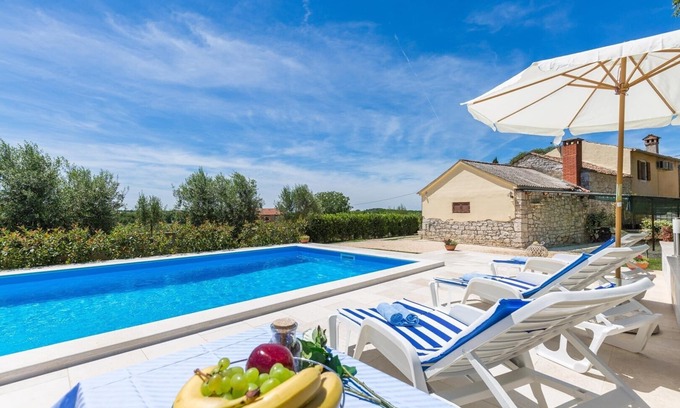 Cusi Maison | Maison en Pierre Rita Avec Piscine