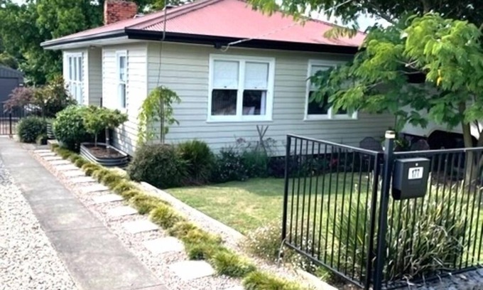 Myrtleford Maison | Stones on Standish "Tahi"